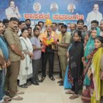 ರಾಜ್ಯದ ಮಹಿಳೆಯರಿಗೆ ಉಚಿತಪ್ರಯಾಣ ಕಲ್ಪಿಸಿದ ಶಕ್ತಿ ಯೋಜನೆ  500ನೇ ಕೋಟಿ ಮಹಿಳೆಗೆ ಸಾಂಕೇತಿಕವಾಗಿ ಟಿಕೆಟ್ ವಿತರಿಸಿದ ಸಿಎಂ