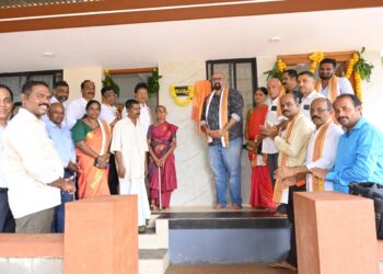 ಕಾಟಿಪಳ್ಳ: ಗಿರಿಜಾ ದಂಪತಿಗೆ ನೂತನ ‘ಸಂತೃಪ್ತಿ’ ಮನೆ ಹಸ್ತಾಂತರ; ಸಮಾರಂಭದಲ್ಲಿ ಶಾಸಕ ಡಾ. ವೈ. ಭರತ್ ಶೆಟ್ಟಿ ಭಾಗಿ