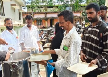 ಪುತ್ತೂರು ಶಾಸಕ ಅಶೋಕ್ ರೈ ಕಚೇರಿಯಲ್ಲಿ  ‘ಗಂಜಿ-ಚಟ್ನಿ’ ಊಟದ ಸತ್ಕಾರ!