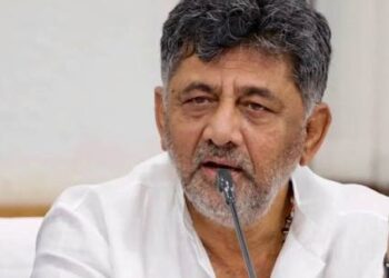 ವಿಧಾನಸಭೆ ಬಾಗಿಲು ಹಾಗೂ ಸಿಎಂ ಪೀಠಕ್ಕೆ ನಮಸ್ಕರಿಸಿ ಸದನ ಪ್ರವೇಶಿಸಿದ ಮುಖ್ಯಮಂತ್ರಿ ಡಿ.ಕೆ. ಶಿವಕುಮಾರ್