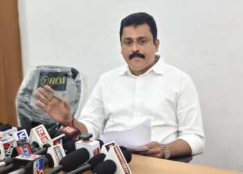 ಇ-ಸ್ವತ್ತು 2.0′ ತಂತ್ರಾಂಶದ ಲೋಪ ಸರಿಪಡಿಸಿ: 11ಎ, 11ಬಿ ಅರ್ಜಿಗಳ ತ್ವರಿತ ವಿಲೇವಾರಿಗೆ ಎಂಎಲ್‌ಸಿ ಕಿಶೋರ್‌ ಕುಮಾರ್ ಆಗ್ರಹ