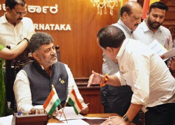 ಮಂಗಳೂರು ಸಚಿವ ಸಂಪುಟ ಸಭೆ: ಮುಖ್ಯಮಂತ್ರಿಗಳ ಜೊತೆ ಶಾಸಕ ಅಶೋಕ್ ರೈ ಮಾತುಕತೆ