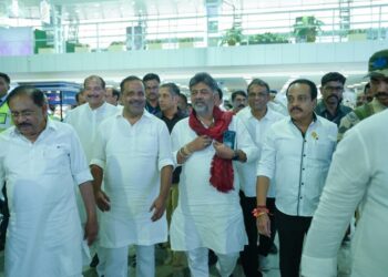ಮಂಗಳೂರಿನಲ್ಲಿ ರಾಜ್ಯ ಸಚಿವ ಸಂಪುಟ ಸಭೆ: ಸಿಎಂ  ಡಿ.ಕೆ. ಶಿವಕುಮಾರ್ ಸೇರಿದಂತೆ ಸಚಿವರಿಗೆ ಭವ್ಯ ಸ್ವಾಗತ