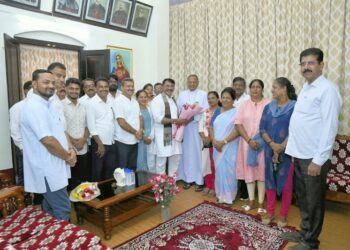 ಬಿಷಪ್ ಡಾ. ಪೀಟರ್ ಪಾವ್ಲ್ ಸಲ್ಡಾನ್ಹಾ ಅವರನ್ನು ಭೇಟಿಯಾಗಿ ಆಶೀರ್ವಾದ ಪಡೆದ ದ.ಕ. ಜಿಲ್ಲಾ ಕಾಂಗ್ರೆಸ್ ಅಧ್ಯಕ್ಷ ಪದ್ಮರಾಜ್ ಆರ್. ಪೂಜಾರಿ