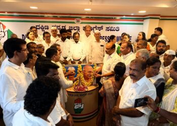 ಮಹಾತ್ಮರ ಚಿಂತನೆ ಜೀವನದಲ್ಲಿ ಅಳವಡಿಸೋಣ: ಕೆಪಿಸಿಸಿ ಕಾರ್ಯಾಧ್ಯಕ್ಷ ಮಂಜುನಾಥ ಭಂಡಾರಿ ಕರೆ