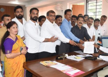 ಎಂ.ಆರ್.ಪಿ.ಎಲ್ ಗುತ್ತಿಗೆ ಕಾರ್ಮಿಕರು ಹಾಗೂ ಸಂತ್ರಸ್ತರ ವಿವಿಧ ಬೇಡಿಕೆಗಳ ಈಡೇರಿಕೆಗೆ ಆಗ್ರಹ: ಜಿಲ್ಲಾಧಿಕಾರಿಗೆ ಹೋರಾಟ ಸಮಿತಿಯಿಂದ ಮನವಿ